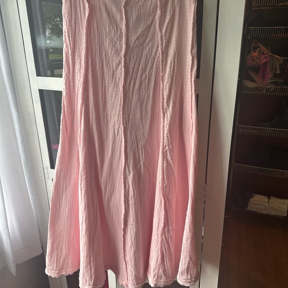 Free People light pink maxi skirt. Perfect condition. Worn once. - Picture 2 of 4